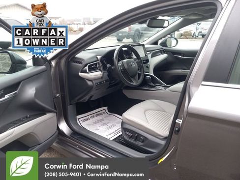 Used 2024 Toyota Camry SE image 9