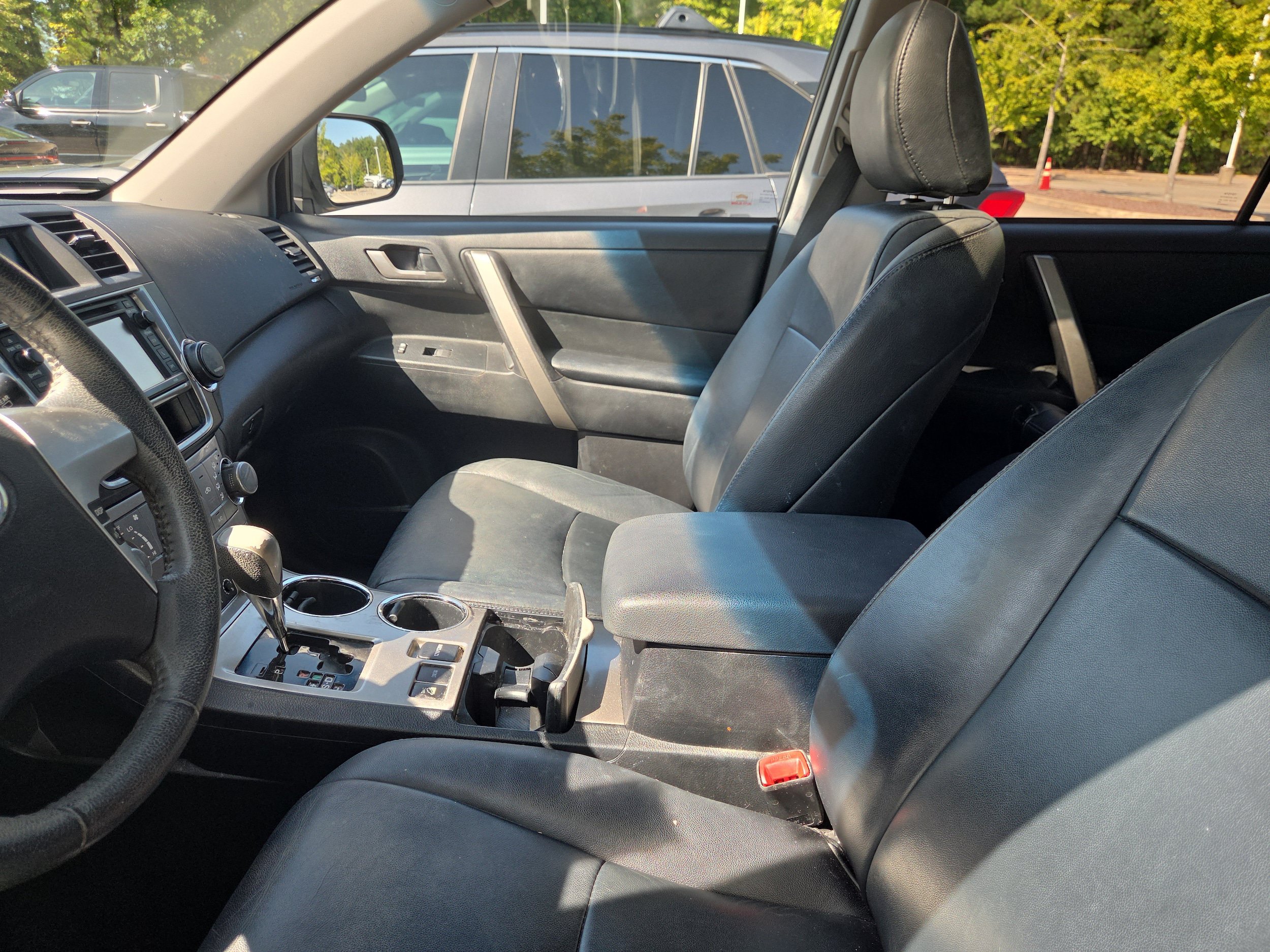 Used 2013 Toyota Highlander SE AWD/4WD image 9