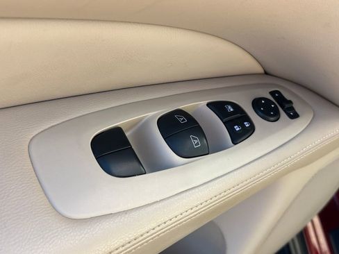 Used 2018 Nissan Pathfinder SV w/ SV All Weather Package image 7