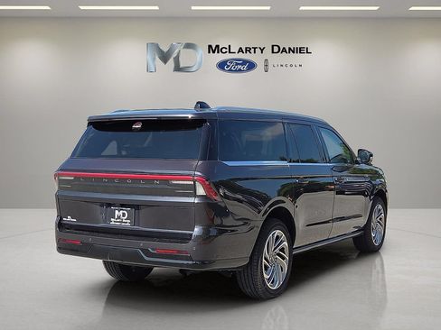 Certified 2025 Lincoln Navigator L Reserve AWD/4WD image 5