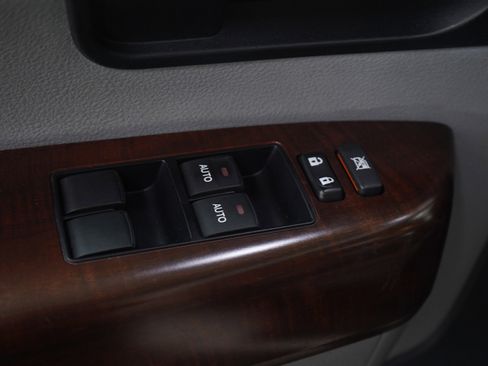 Used 2015 Toyota Sequoia Platinum image 29