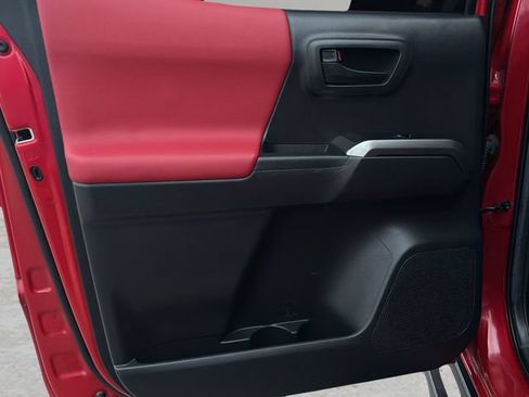 Used 2022 Toyota Tacoma SR5 RWD image 17