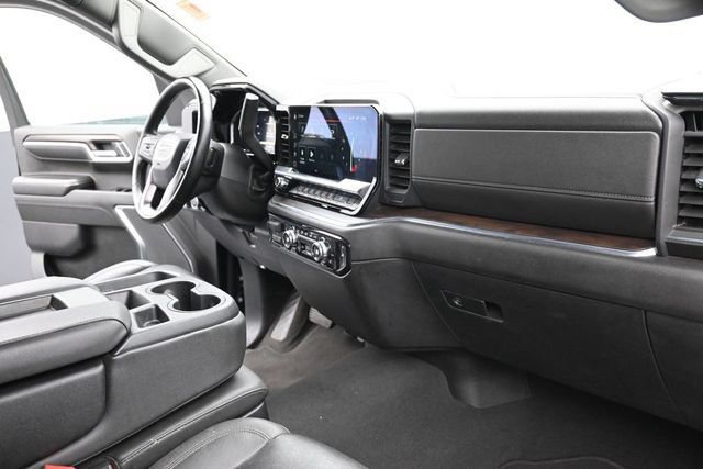 Used 2025 GMC Sierra 1500 SLT RWD image 28