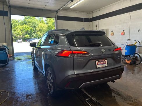 Used 2022 Toyota Corolla Cross XLE w/ Convenience Package AWD/4WD image 4