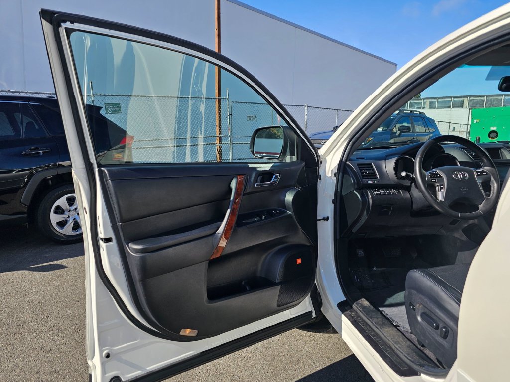 Used 2013 Toyota Highlander Limited AWD/4WD image 19