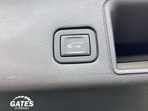 Used 2023 GMC Terrain SLE w/ Driver Convenience Package FWD image 13