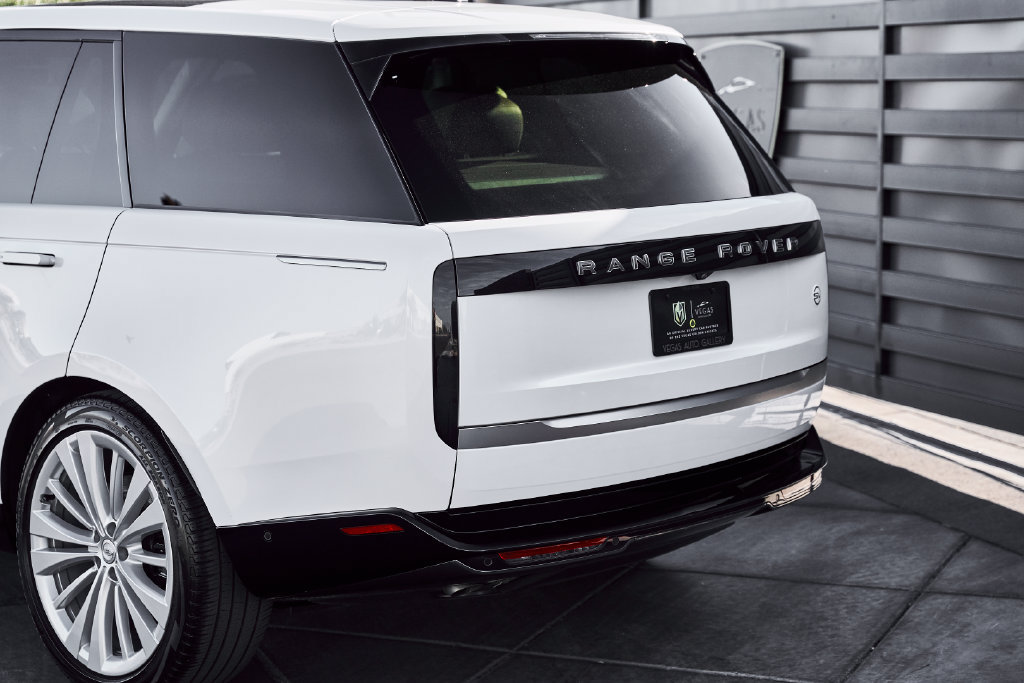 Used 2024 Land Rover Range Rover SV AWD/4WD image 10
