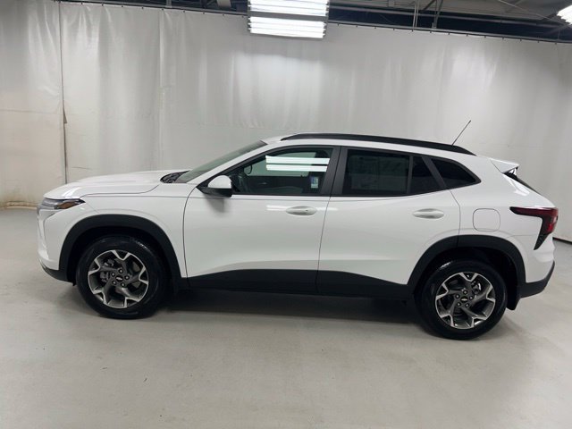 Used 2025 Chevrolet Trax LT w/ LT Convenience Package FWD image 8