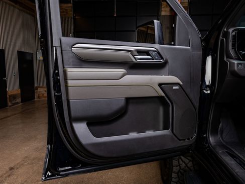 Used 2025 Chevrolet Silverado 2500 ZR2 image 34