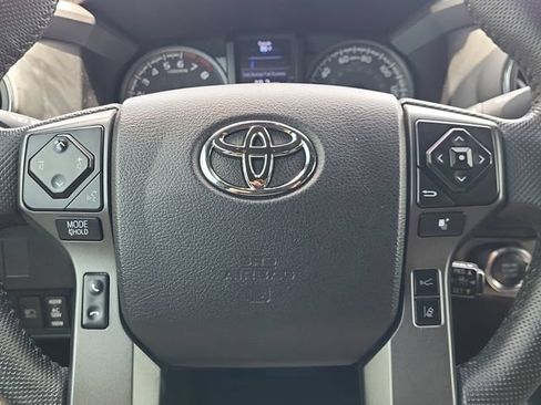 Used 2021 Toyota Tacoma TRD Off-Road w/ Technology Package AWD/4WD image 15
