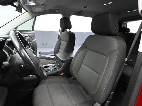 Used 2021 Chevrolet Traverse LT image 21