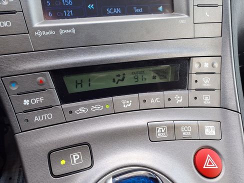 Used 2015 Toyota Prius Three image 7