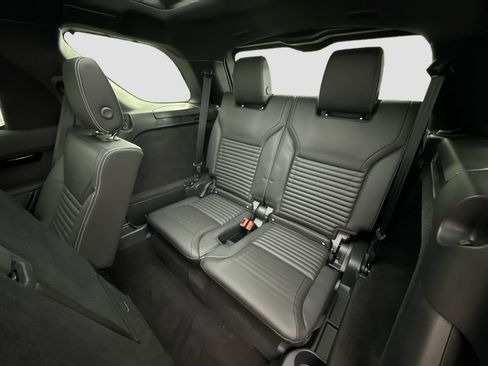 Certified 2025 Land Rover Discovery S image 21