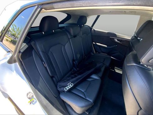 Used 2019 Audi Q8 Prestige AWD/4WD image 18