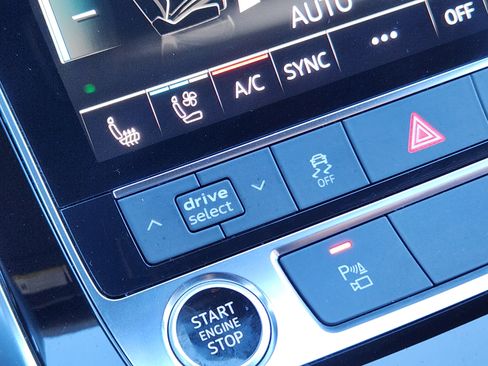 Used 2021 Audi Q8 Premium Plus image 31