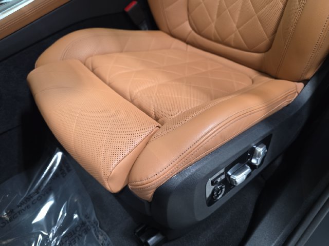 Certified 2025 BMW X7 xDrive40i w/ M Sport Package AWD/4WD image 25