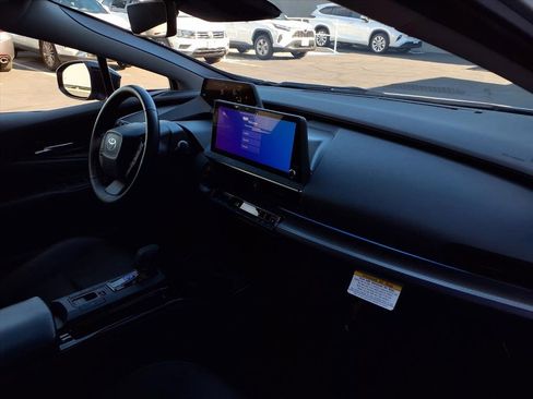 Certified 2023 Toyota Prius XLE image 24