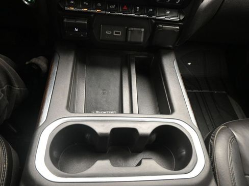 Used 2020 Chevrolet Silverado 1500 High Country w/ Technology Package AWD/4WD image 13