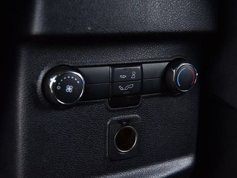 Used 2018 Ford Explorer XLT FWD image 21