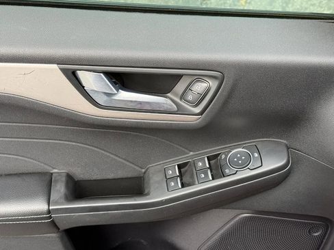 Used 2022 Ford Escape SEL image 17