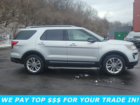 Used 2018 Ford Explorer XLT w/ Equipment Group 202A image 2