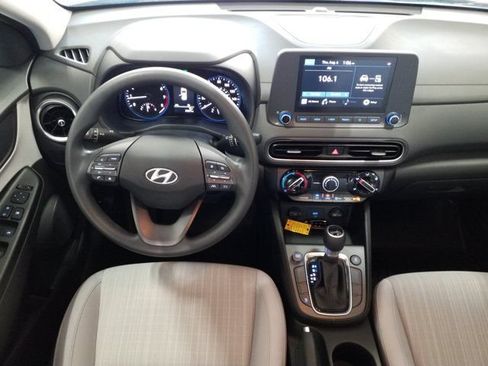 Used 2022 Hyundai Kona SEL AWD/4WD image 3