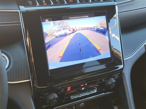 Used 2024 Jeep Grand Cherokee L Laredo image 22