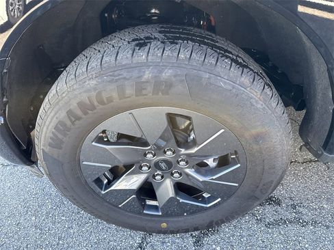 Used 2025 Ford F150 Lightning Lariat image 12