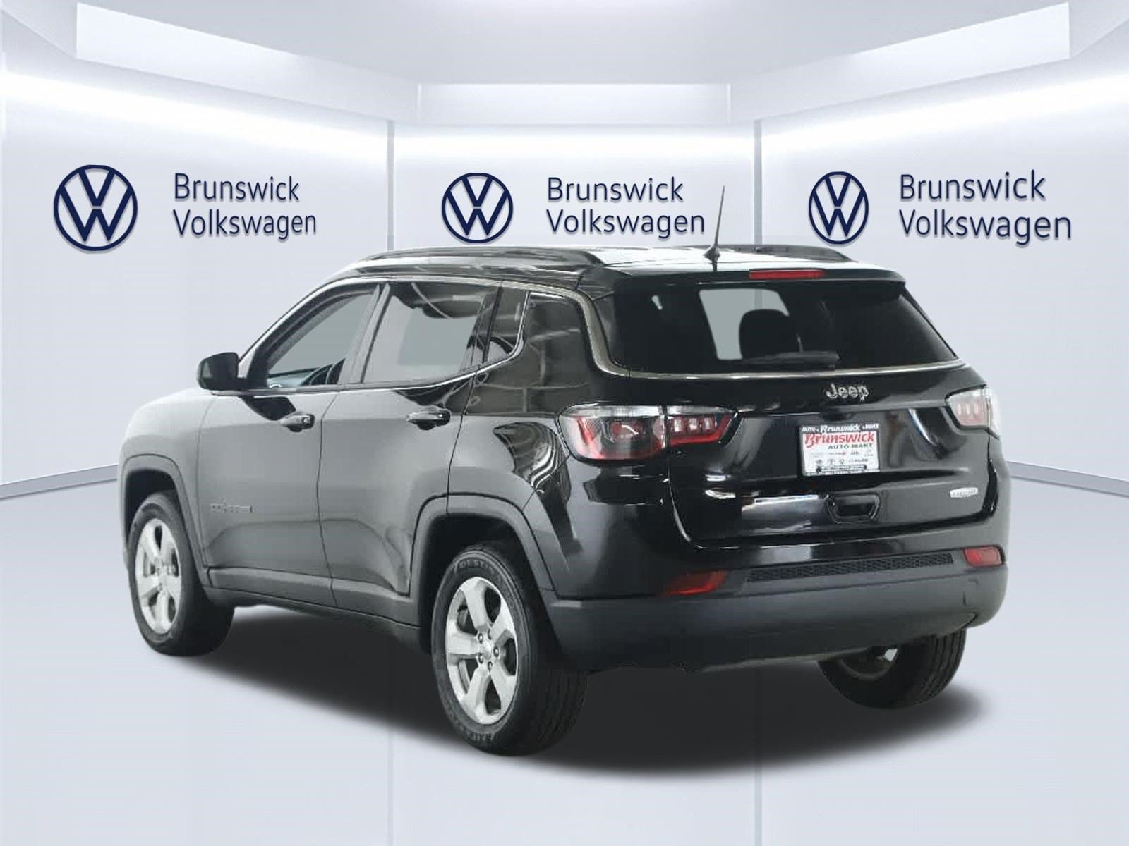 Used 2018 Jeep Compass Latitude FWD image 34