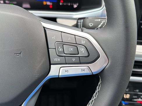 New 2026 Volkswagen Taos SE FWD image 22