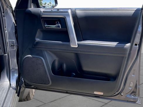 Used 2023 Toyota 4Runner SR5 Premium w/ Moonroof Package RWD image 23