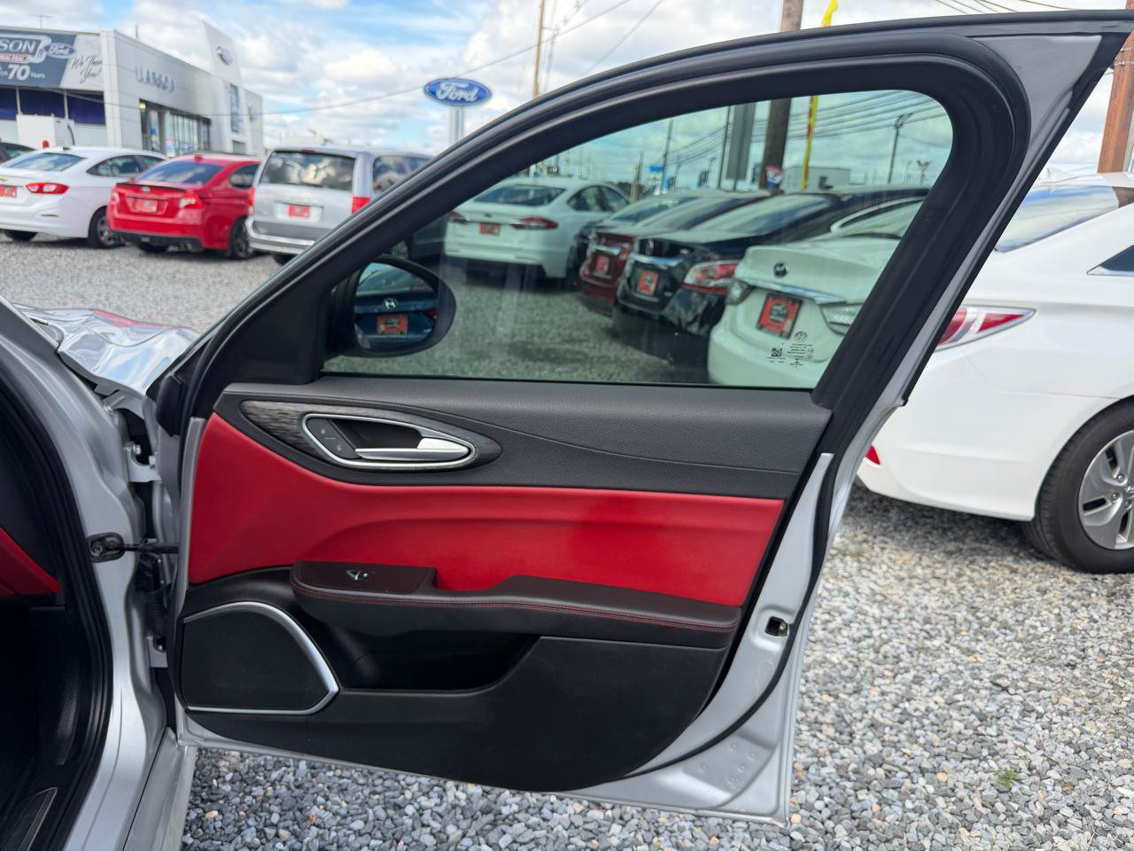 Used 2019 Alfa Romeo Giulia AWD image 13