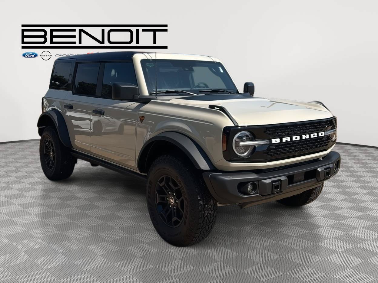 New 2026 Ford Bronco Badlands w/ Black Appearance Package AWD/4WD image 3