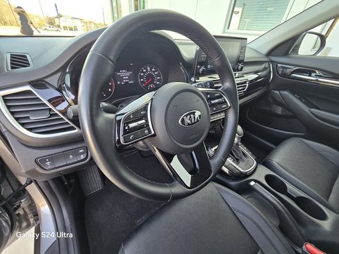 Used 2021 Kia Seltos EX image 12