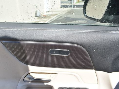 Used 2022 Mercedes-Benz GLA 250 w/ Premium Package Lite image 11