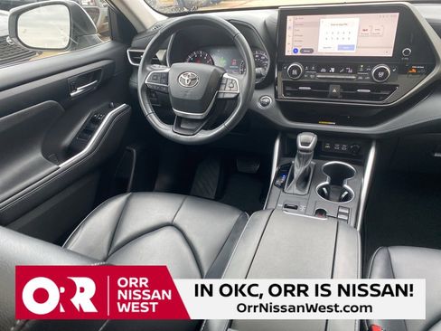 Used 2023 Toyota Highlander XLE image 22