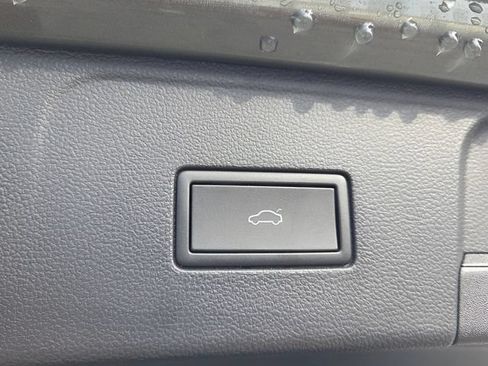 Used 2025 Volkswagen Atlas SE FWD image 13