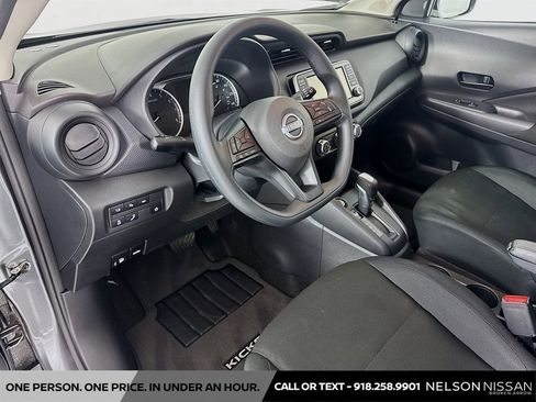 Certified 2025 Nissan Kicks Play S image 9