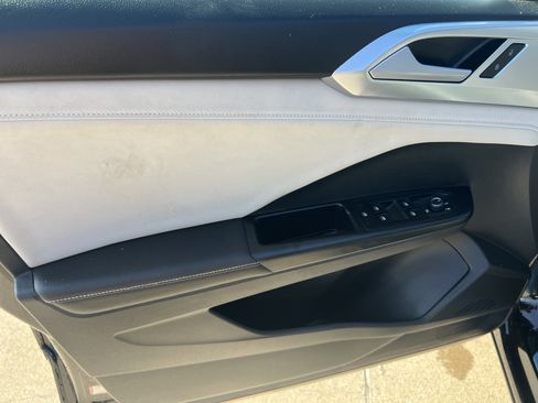 Certified 2025 Volkswagen Taos SE w/ Panoramic Sunroof Package image 13