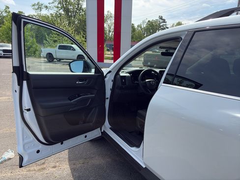 New 2026 Nissan Pathfinder SL image 19