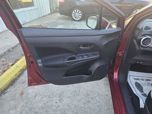 Used 2021 Nissan Versa SV image 14