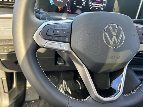 New 2026 Volkswagen Tiguan SE FWD image 20