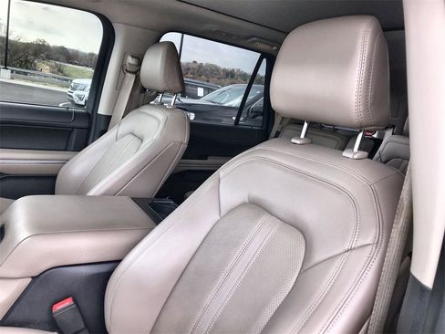 Used 2022 Ford Expedition Limited image 11