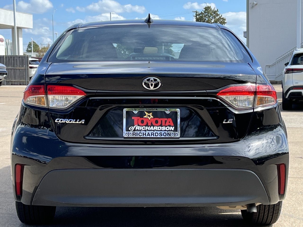 Used 2025 Toyota Corolla LE FWD image 5