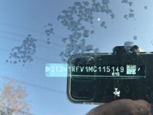 Used 2021 Toyota RAV4 LE FWD image 19