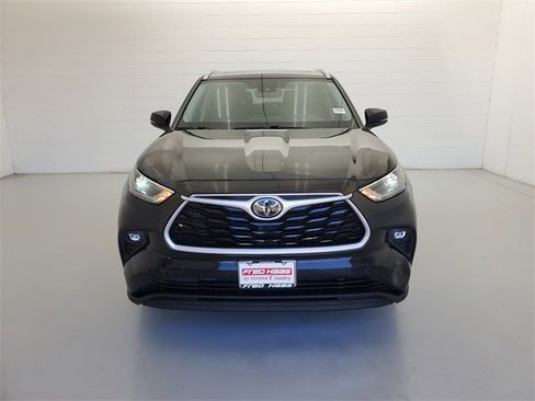 Used 2021 Toyota Highlander XLE image 3