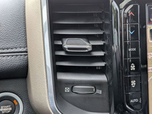 Used 2019 RAM 1500 Laramie AWD/4WD image 25