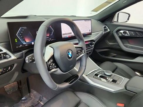 Used 2025 BMW 230i xDrive Coupe w/ Premium Package image 18