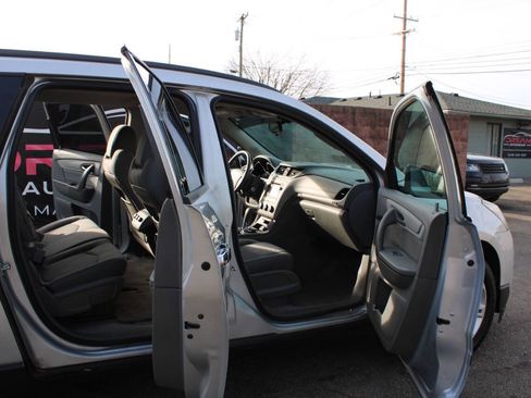Used 2017 Chevrolet Traverse LS AWD/4WD image 16