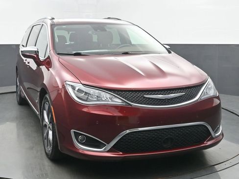 Used 2017 Chrysler Pacifica Limited FWD image 8